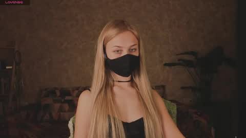 Sophia online show from April 22, 2026, 10:44 pm