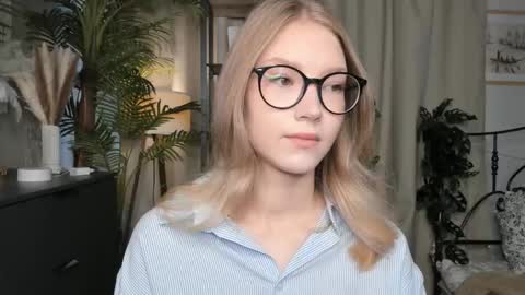 Natalie online show from October 18, 2025, 5:43 am