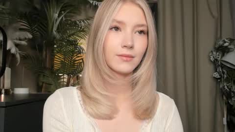 Natalie online show from December 15, 2025, 5:44 am