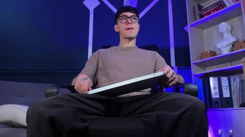 Etham online show from September 10, 2025, 4:07 pm