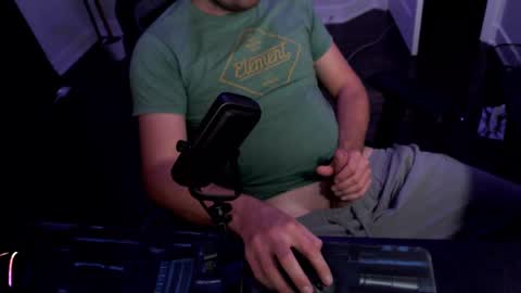 ethan8704 online show from September 16, 2025, 2:23 am