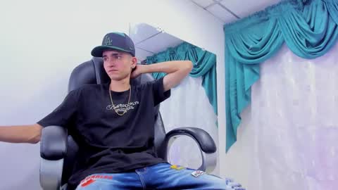 Ethan online show from December 21, 2024, 7:49 pm