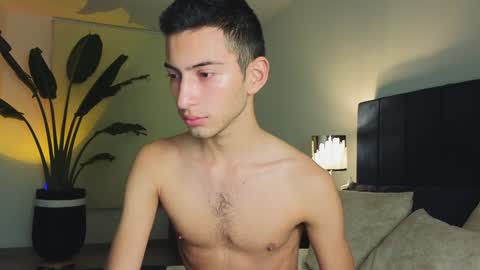 Snapshot of ethan_skiny_ chatting on December 27, 2024, 5:52 am Joan online show from December 27, 2024, 5:52 am