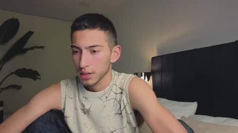 Snapshot of ethan_skiny_ chatting on January 17, 2025, 6:15 am Joan online show from January 17, 2025, 6:15 am