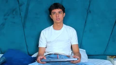 ethanlowell online show from February 5, 2025, 8:46 pm