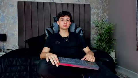 ethanlowell online show from October 9, 2025, 8:23 am