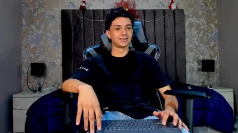 ethanlowell online show from December 17, 2025, 5:13 am