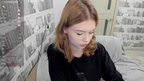 Veronica Tiia Lilith left to right online show from March 19, 2026, 3:27 pm