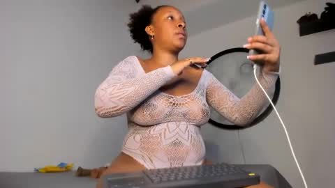 euphoria_06 online show from April 22, 2026, 3:53 am