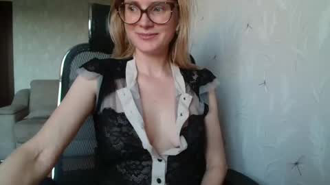 eva2323 online show from October 8, 2025, 2:25 pm