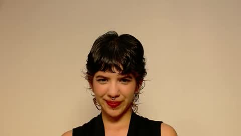 Eva  online show from November 7, 2025, 6:41 pm