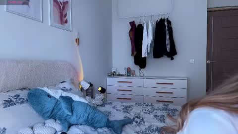 Snapshot of eva_collins_x chatting on June 30, 2026, 2:12 am Eva online show from June 30, 2026, 2:12 am