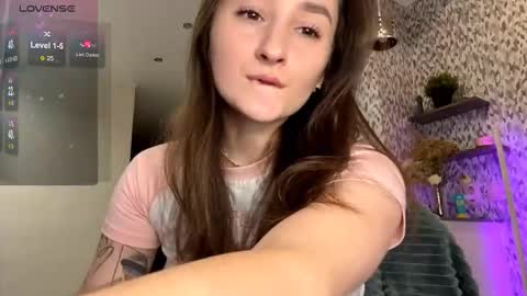 Eva  online show from October 24, 2025, 9:44 pm