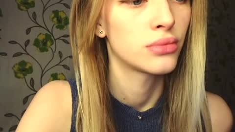 Snapshot of eva_eyre chatting on May 8, 2026, 7:46 am Evvie online show from May 8, 2026, 7:46 am