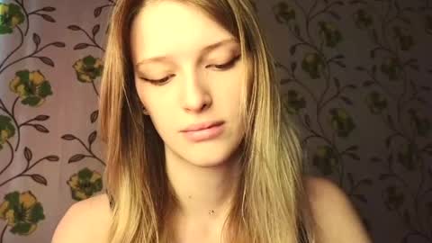 Snapshot of eva_eyre chatting on May 12, 2026, 2:25 pm Evvie online show from May 12, 2026, 2:25 pm
