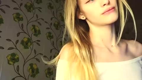 Snapshot of eva_eyre chatting on May 17, 2026, 7:17 am Evvie online show from May 17, 2026, 7:17 am