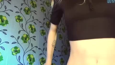 Snapshot of eva_eyre chatting on May 22, 2026, 6:09 am Evvie online show from May 22, 2026, 6:09 am