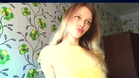 Snapshot of eva_eyre chatting on May 23, 2026, 2:32 pm Evvie online show from May 23, 2026, 2:32 pm