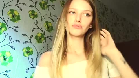 Snapshot of eva_eyre chatting on May 25, 2026, 2:23 pm Evvie online show from May 25, 2026, 2:23 pm