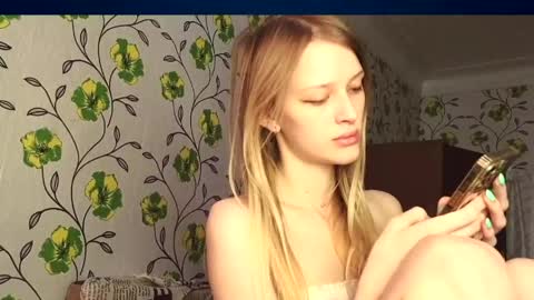 Snapshot of eva_eyre chatting on May 30, 2026, 6:43 am Evvie online show from May 30, 2026, 6:43 am