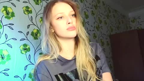 Snapshot of eva_eyre chatting on May 31, 2026, 3:26 am Evvie online show from May 31, 2026, 3:26 am