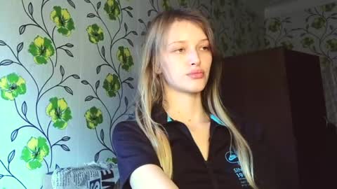 Snapshot of eva_eyre chatting on June 5, 2026, 6:52 am Evvie online show from June 5, 2026, 6:52 am