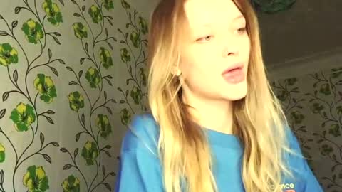 Snapshot of eva_eyre chatting on June 6, 2026, 6:40 am Evvie online show from June 6, 2026, 6:40 am