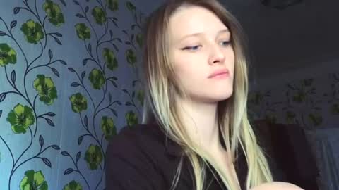 Snapshot of eva_eyre chatting on June 12, 2026, 6:34 am Evvie online show from June 12, 2026, 6:34 am