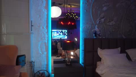 Eva online show from June 8, 2026, 8:42 pm