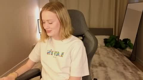 Snapshot of eva_hamilton chatting on May 27, 2026, 1:13 am eva hamilton online show from May 27, 2026, 1:13 am