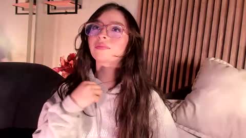 Snapshot of eva_macalliter chatting on May 20, 2026, 3:34 am Angelinne online show from May 20, 2026, 3:34 am