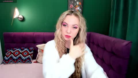 Eva 3 online show from April 12, 2026, 1:43 am