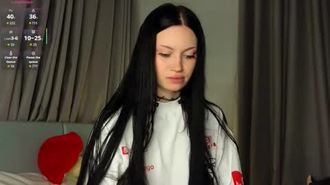 Eva online show from November 5, 2025, 6:08 pm