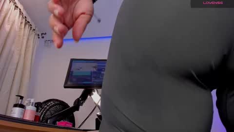 Eva online show from December 21, 2025, 11:23 pm