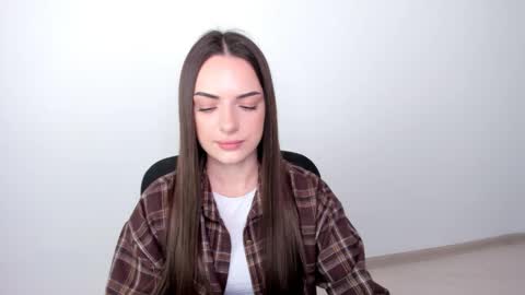 Eva online show from March 4, 2025, 9:18 am