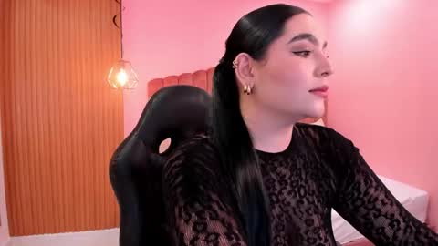 eva_saintt online show from November 4, 2025, 6:18 pm