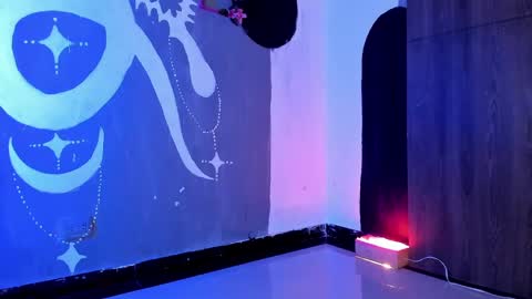 Eva  online show from December 7, 2024, 6:32 am