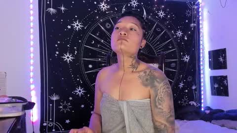 Eva  online show from November 19, 2025, 8:47 am