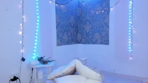 Eva  online show from April 19, 2026, 10:03 am