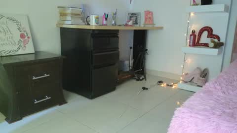 Eva Sin online show from April 21, 2026, 1:42 am