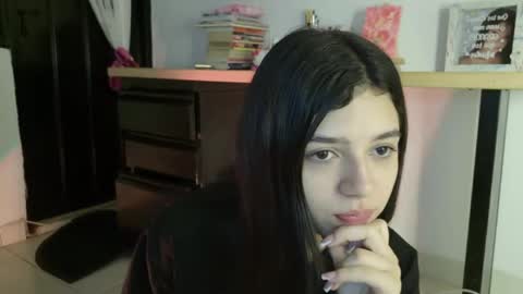 Snapshot of eva_sin18 chatting on June 5, 2026, 12:06 am Eva Sin online show from June 5, 2026, 12:06 am
