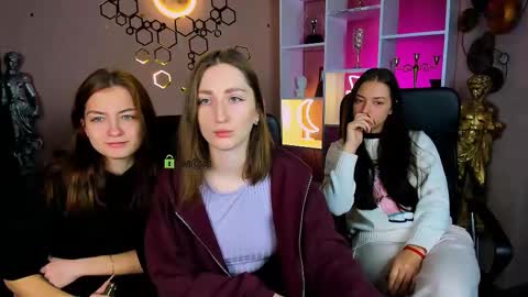 Snapshot of eva_smiith_ chatting on December 22, 2025, 7:05 am Eva online show from December 22, 2025, 7:05 am