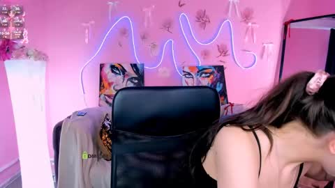 Snapshot of eva_smiith_ chatting on May 29, 2026, 5:49 am Eva online show from May 29, 2026, 5:49 am
