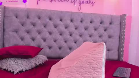 eva_smith5 online show from April 22, 2026, 9:16 pm
