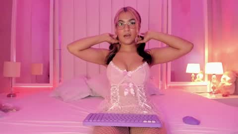 evaa_honey online show from May 27, 2026, 9:34 pm