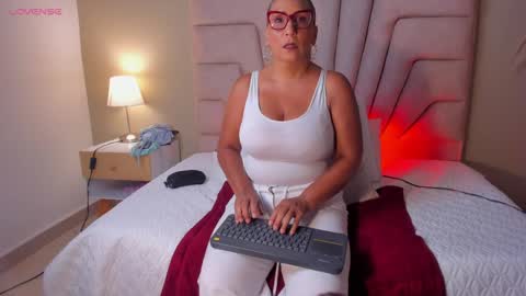 Snapshot of evaa_mills chatting on May 4, 2026, 9:00 pm Eva online show from May 4, 2026, 9:00 pm
