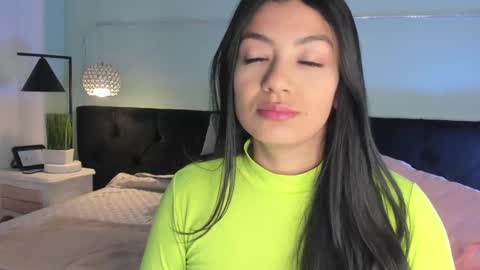 julieth online show from March 10, 2025, 11:32 am