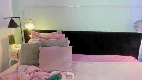 julieth online show from September 12, 2025, 12:16 pm