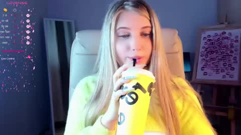 Eva  online show from March 1, 2025, 5:52 am