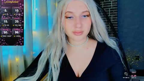 Eva  online show from November 12, 2025, 5:19 am